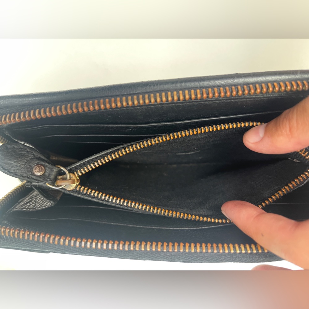 Chloe Elise Long Twist Lock Black and Gold Leather Wallet - Picture 5 of 16